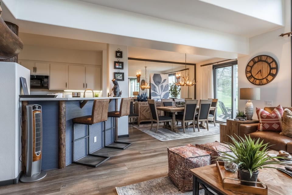 Living Room, Couch Sectional, Gas Fireplace, Flat Screen TV, Kitchen Bar with 2 Stools, Dining Table