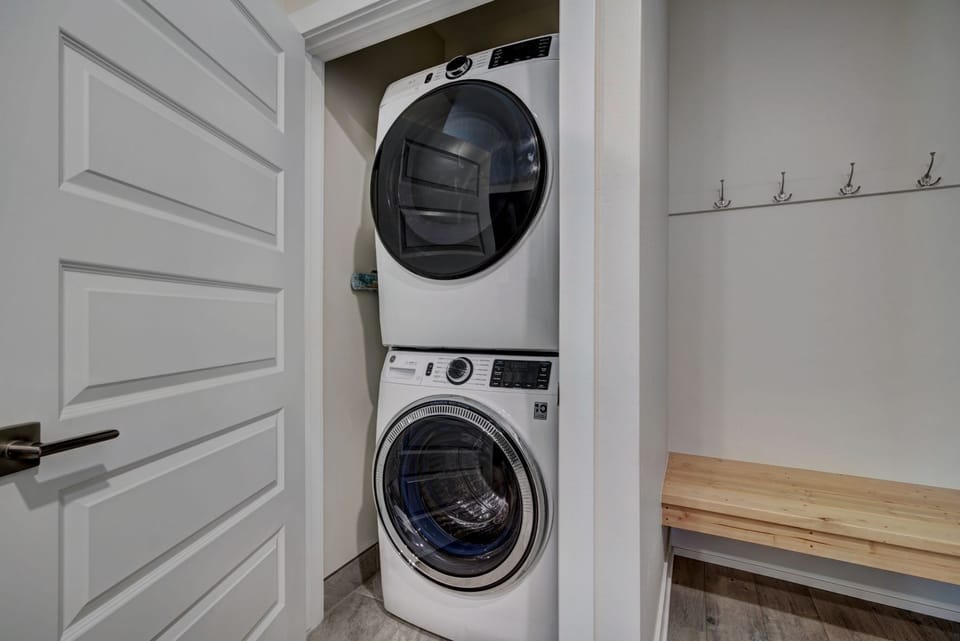 Dryer, Flooring, Indoors, Hardwood, Floor