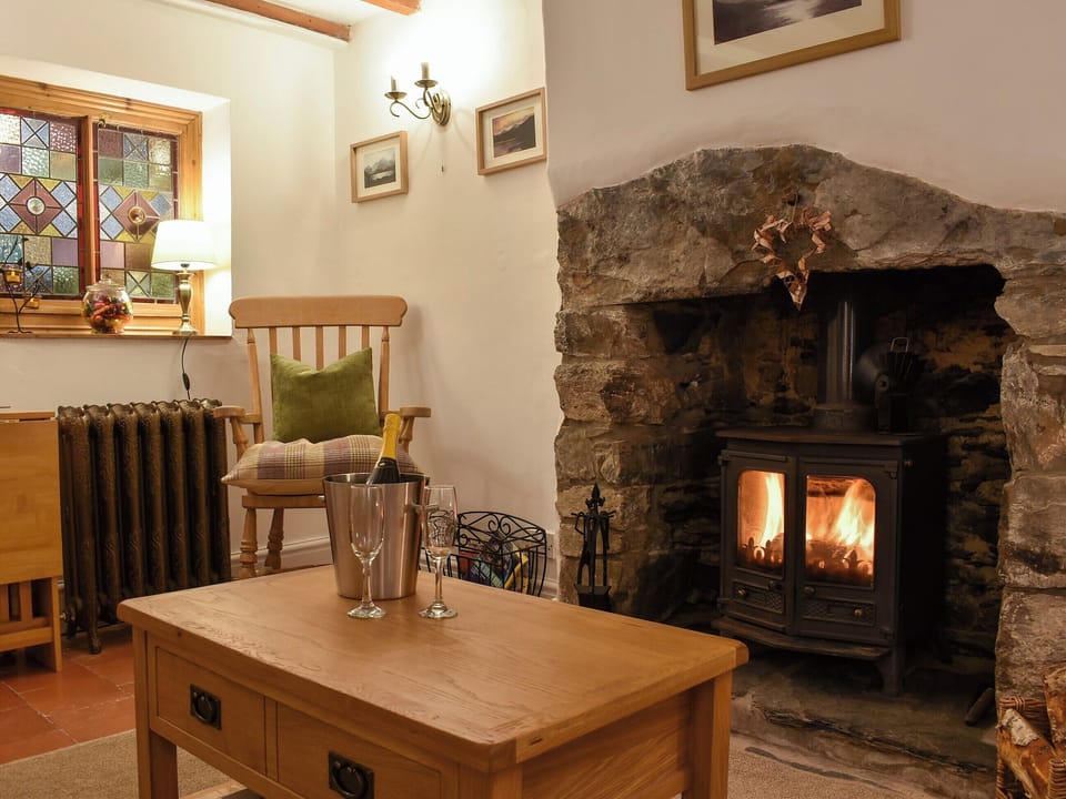 Living room/dining room | 4 Banc Llugwy - Banc Llugwy Cottages, Betws-y-Coed