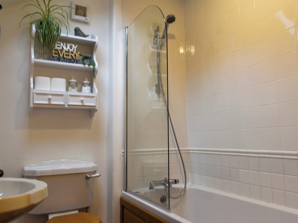 Bathroom | 4 Banc Llugwy - Banc Llugwy Cottages, Betws-y-Coed