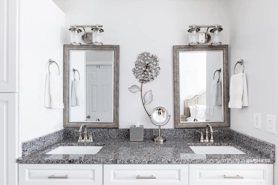 Double sinks in downstairs master