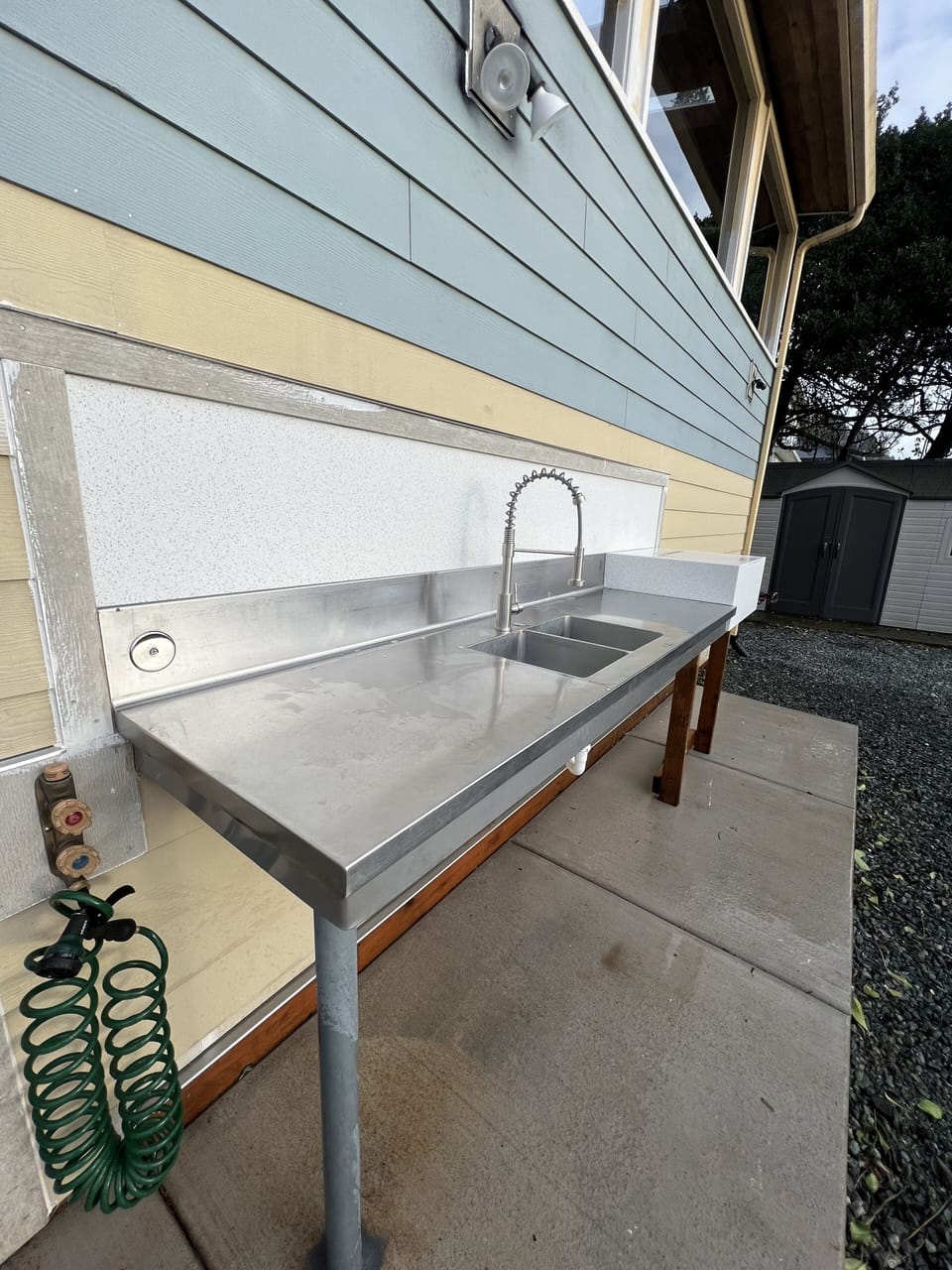 Fish cleaning station with hot/cold water