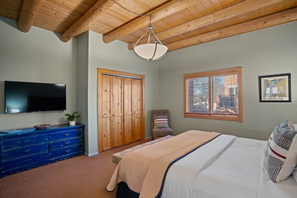 Master Bedroom King sized bed (upstairs unit)