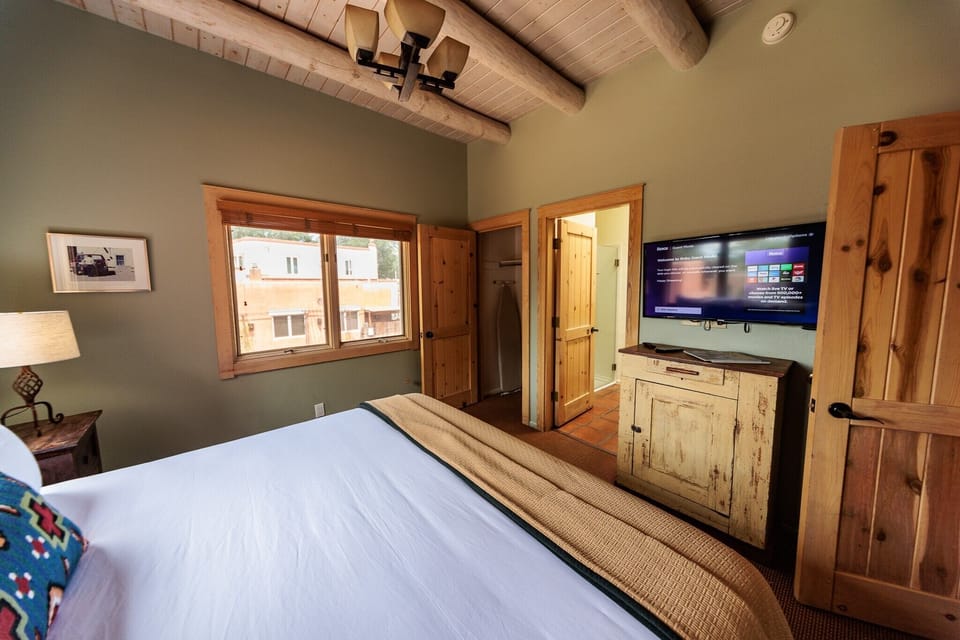 Master Bedroom (2)
