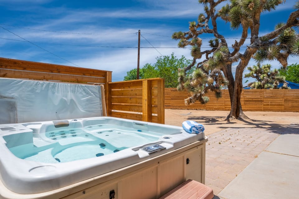 Hot tub with jets