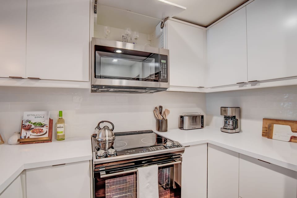 Modern kitchen with all the appliances you need for a comfortable stay