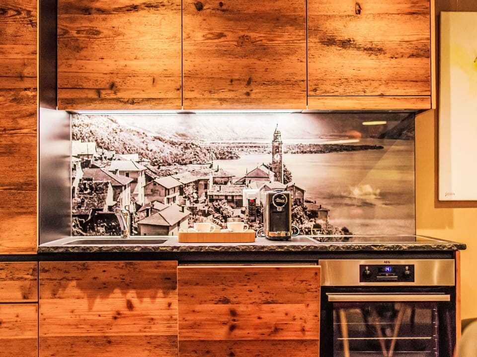 Light, Wood, Line, Window, Rectangle, Art, Gas, Tints And Shades, Font, Facade