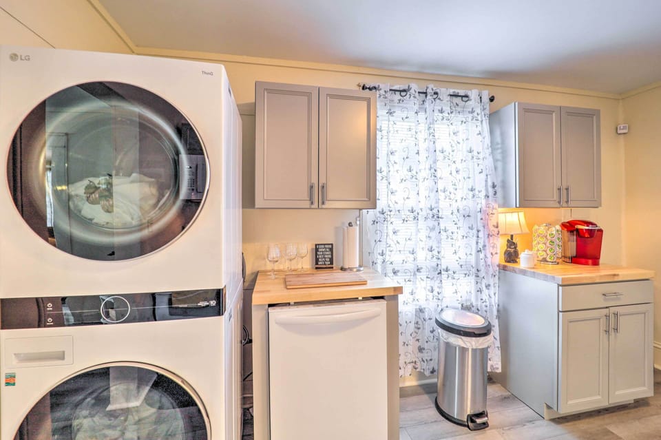 Kitchen | Dishware & Flatware | Spices | Toaster | Ice Maker | Crockpot