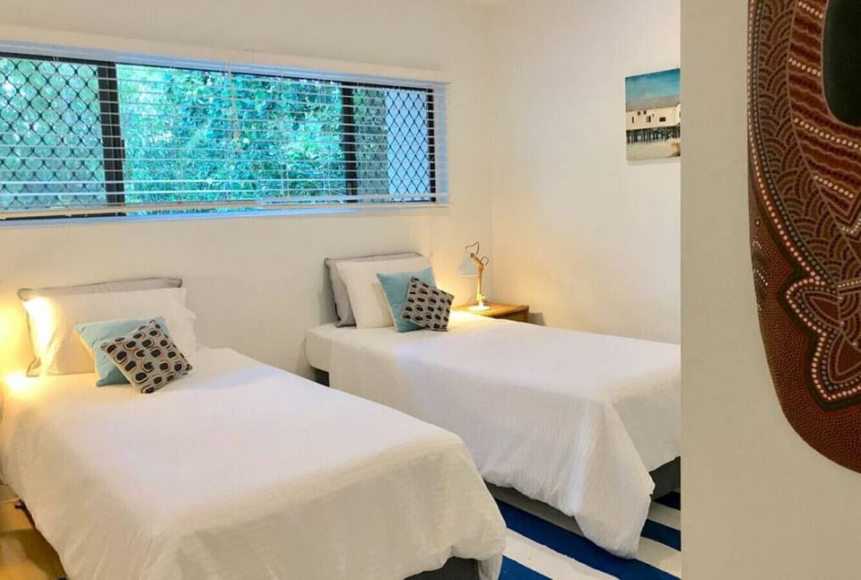 Wayfarer Apartment- The second bedroom can be set up with a second king bed or as two singles