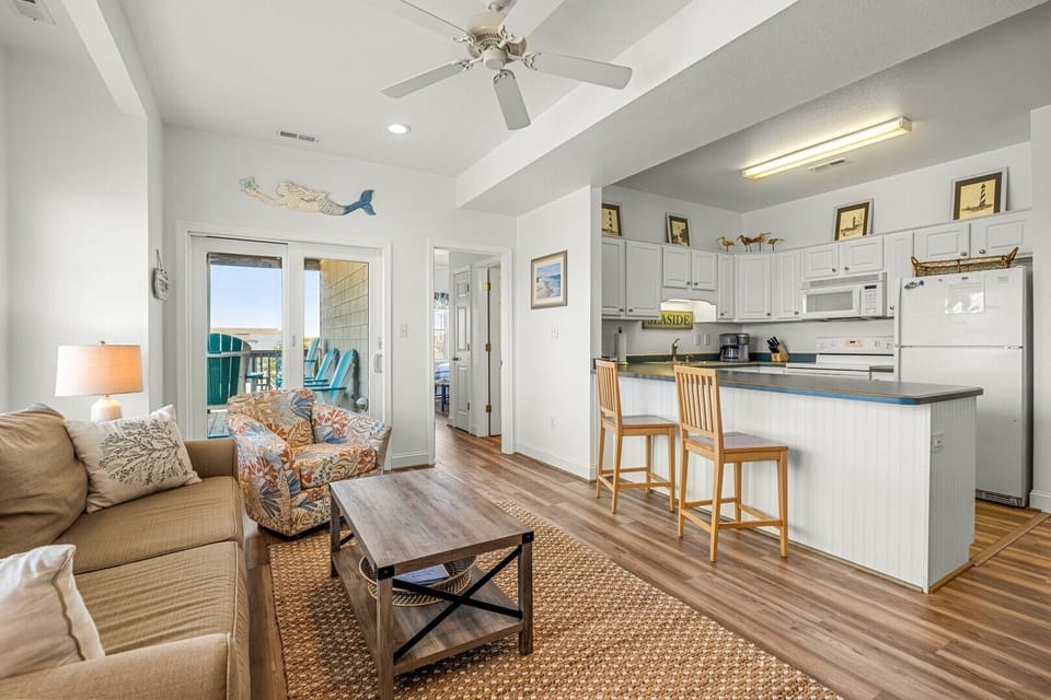 Living Room / Kitchen