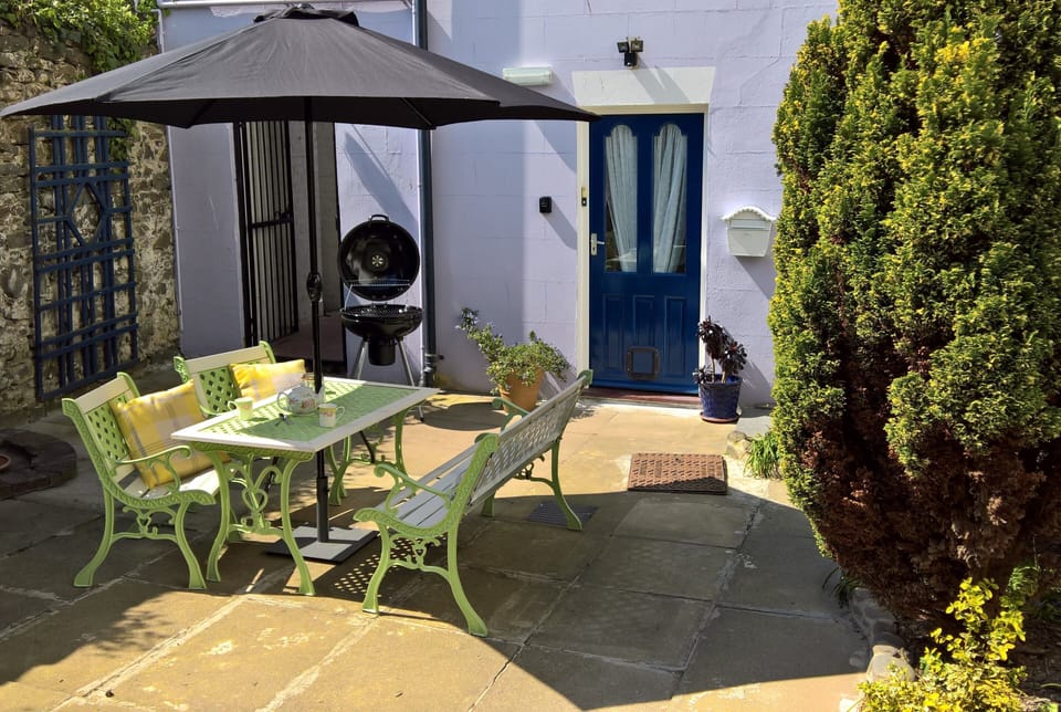Rear side seating area