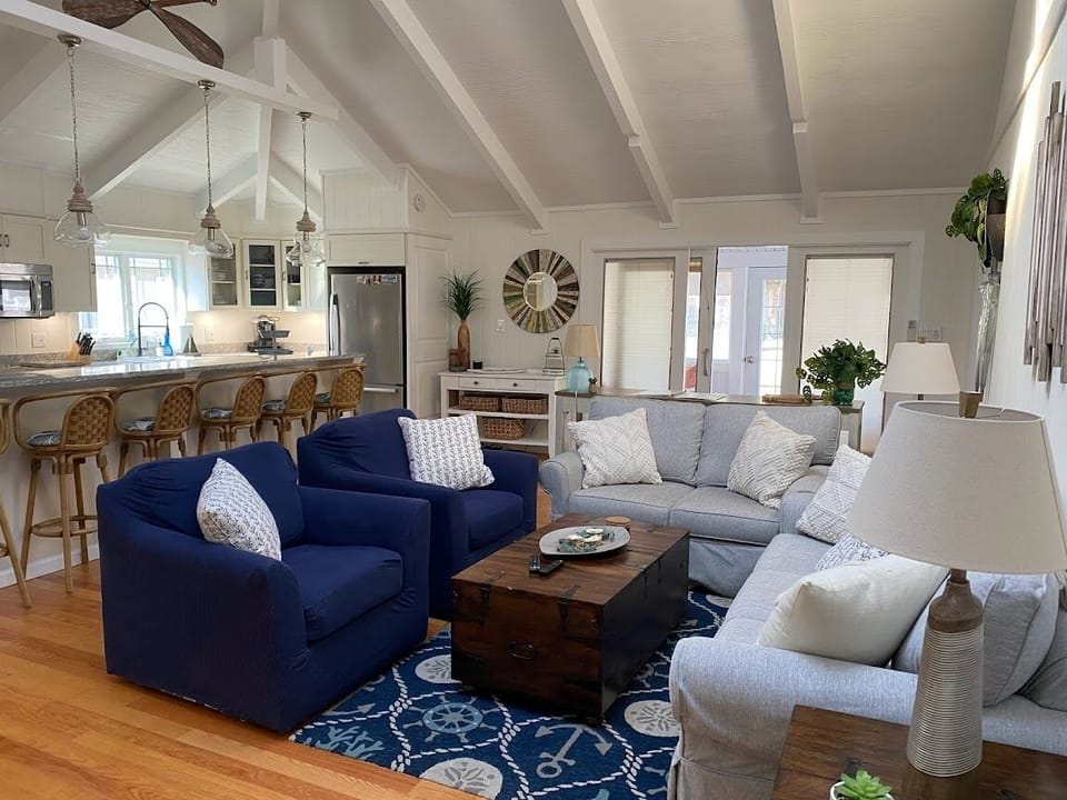 Plenty of Seating for Groups and Families to Gather Comfortably
