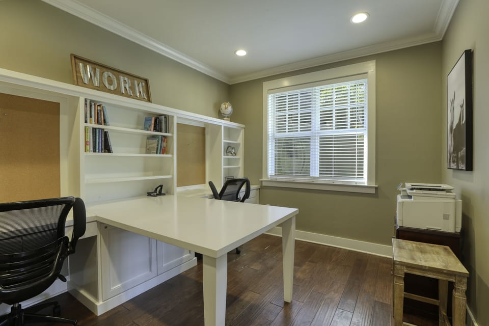 552 Paseo 4+ Bedroom Private Home Rental - 5 Minute Walk to the