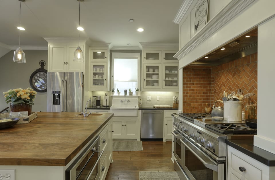 552 Paseo 4+ Bedroom Private Home Rental - 5 Minute Walk to the