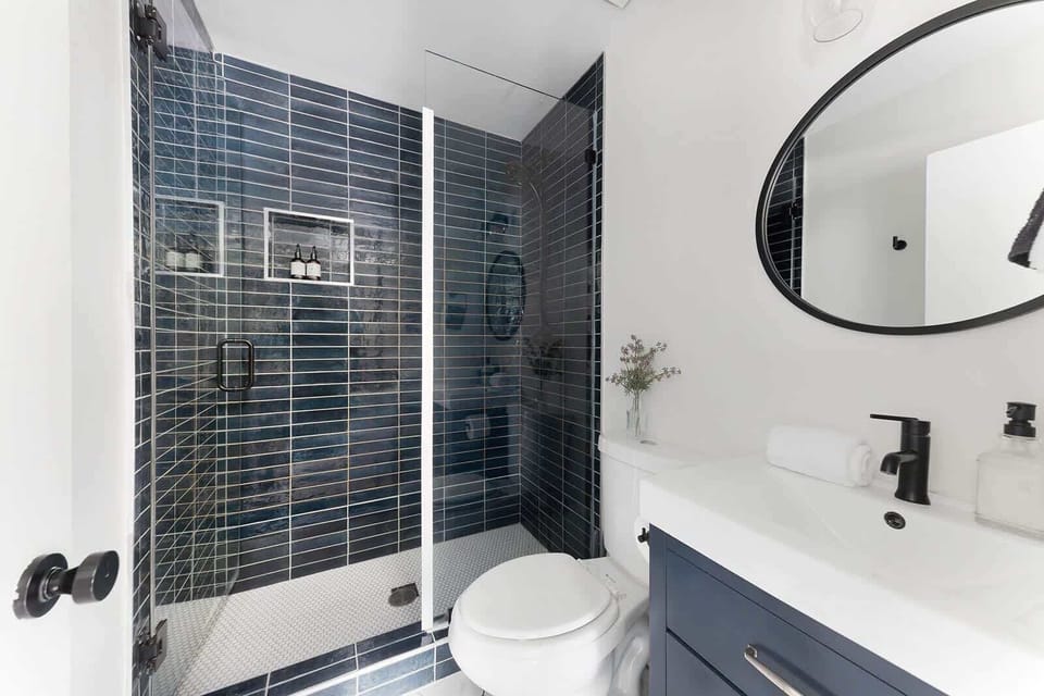 Elegant Bathroom Design Featuring a Relaxing Shower