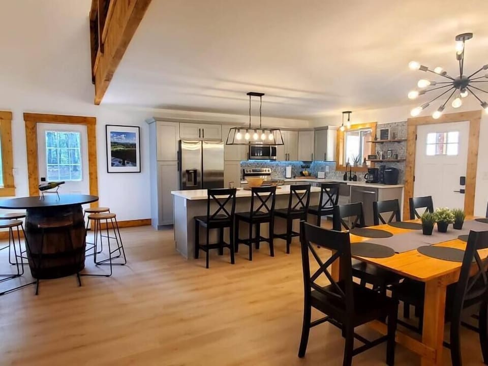 DINING ROOM AREA