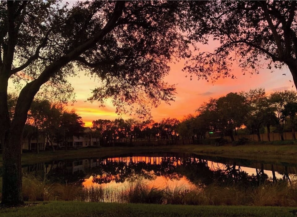 Lanai / Lake sunset view