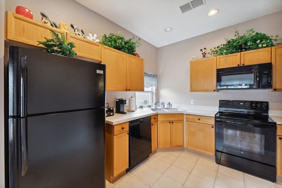 Indoors, Refrigerator, Microwave, Oven, Kitchen