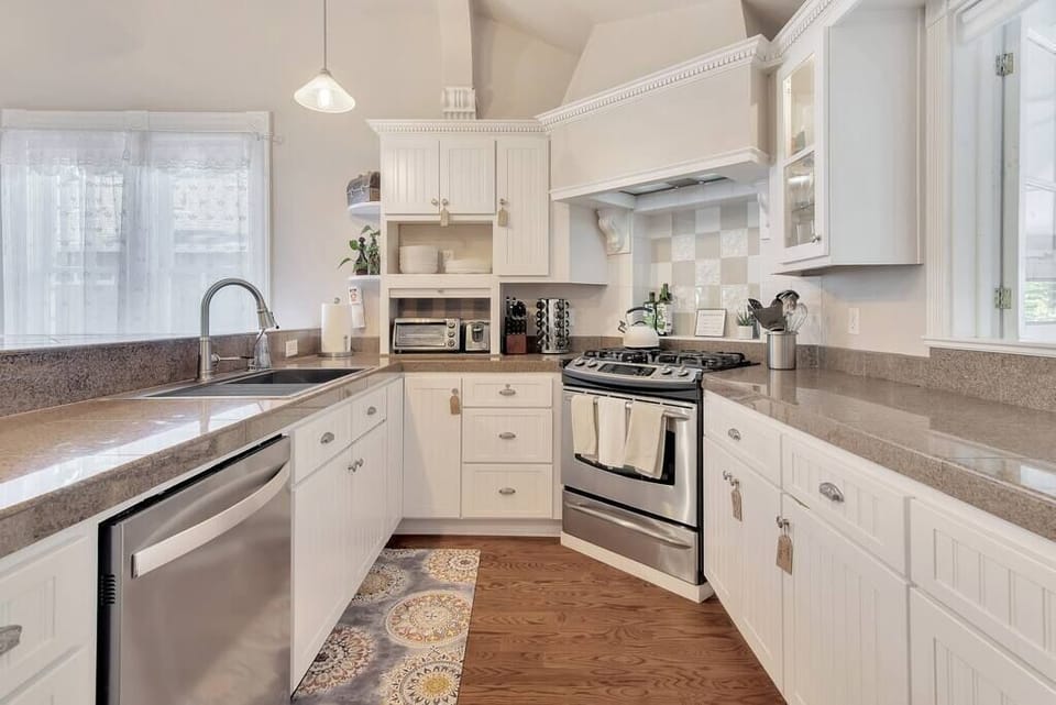 Fully Stocked Kitchen (2)