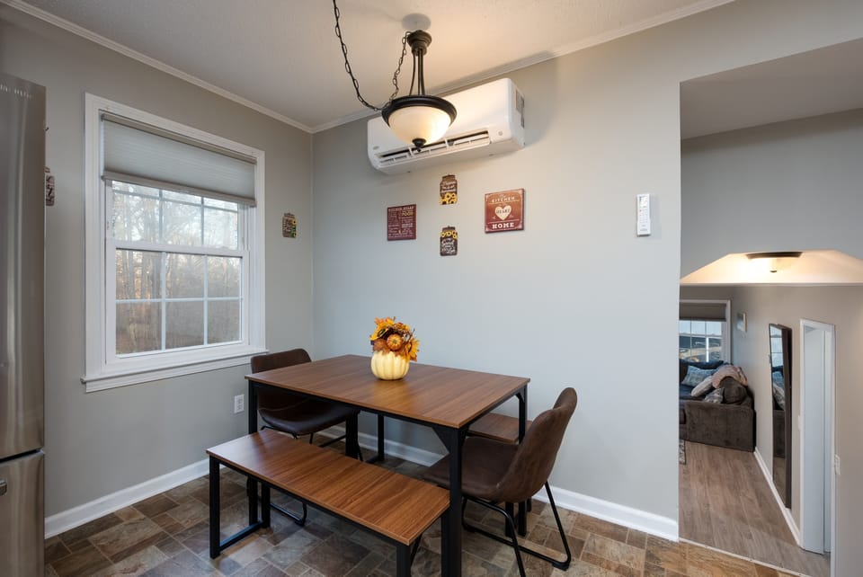 Addt'l kitchen seating for 6.