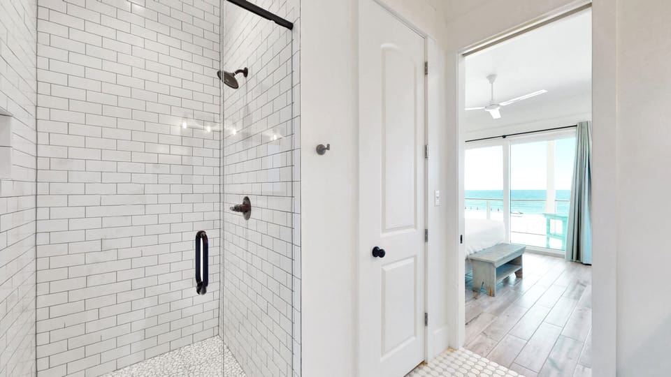 2nd Floor Gulf Front King Bathroom