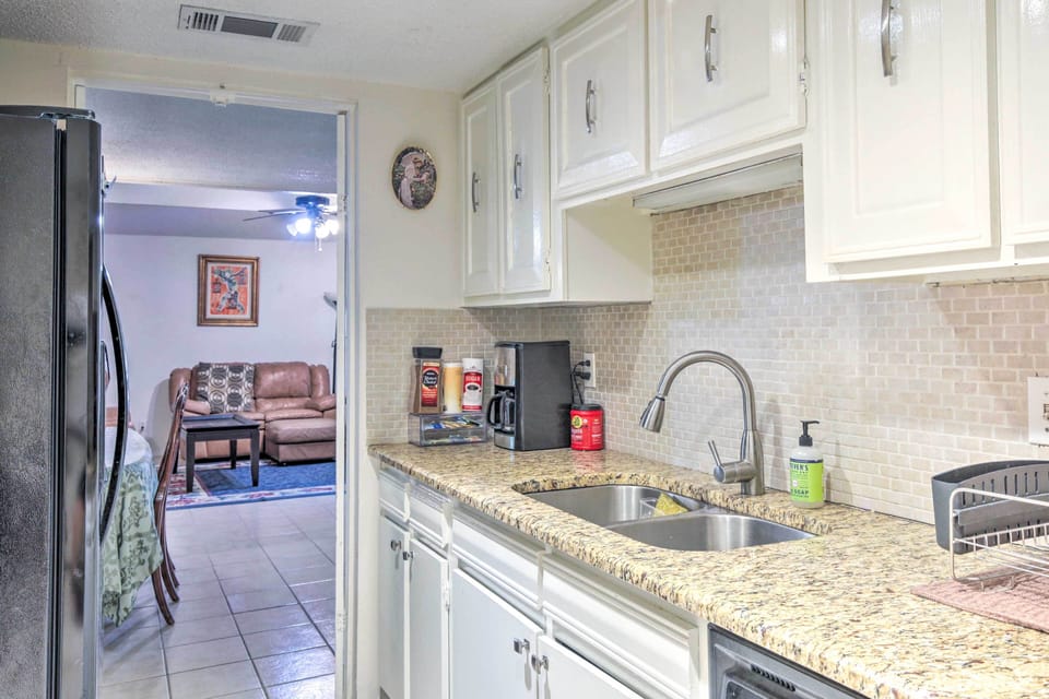Kitchen | Coffee Grinder | Crockpot | Toaster Oven