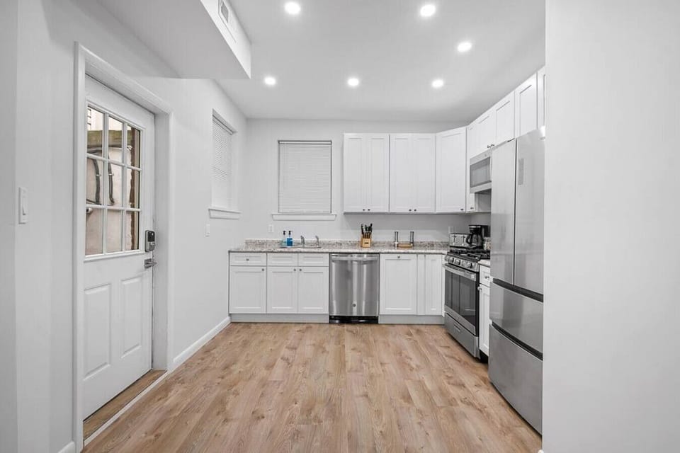 Kitchen has everything you need to cook a home meal.