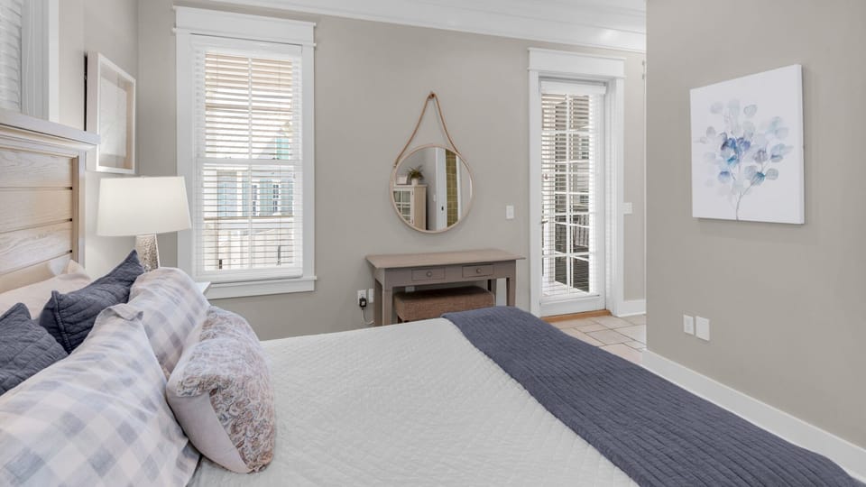 Walking on Sunshine 2nd Floor Queen Bedroom