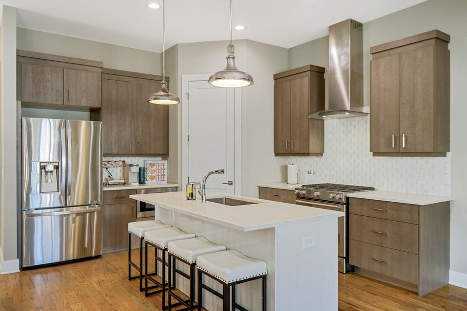 Full kitchen w/ dishes, cooking utensils, coffee maker, air fryer, and toaster