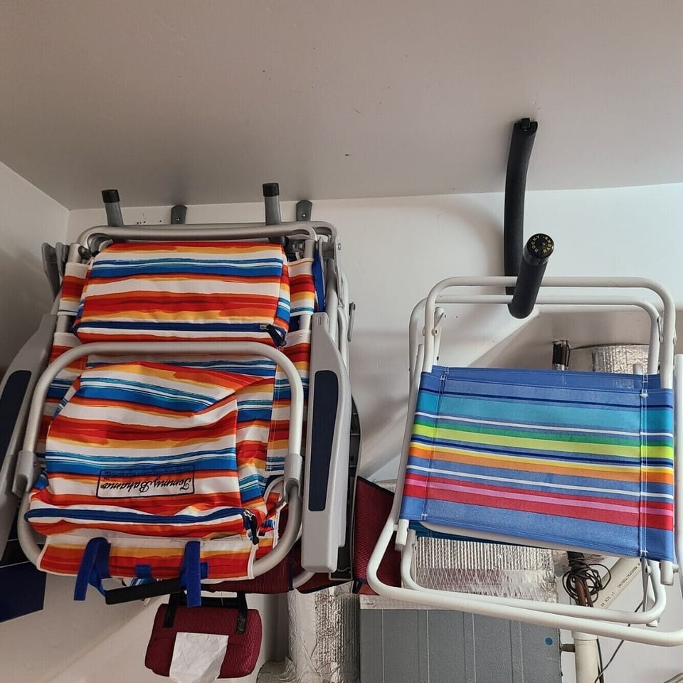 6 Tommy Bahama Beech Chairs + 2 sand chairs, beach games, boogieboards & toys 