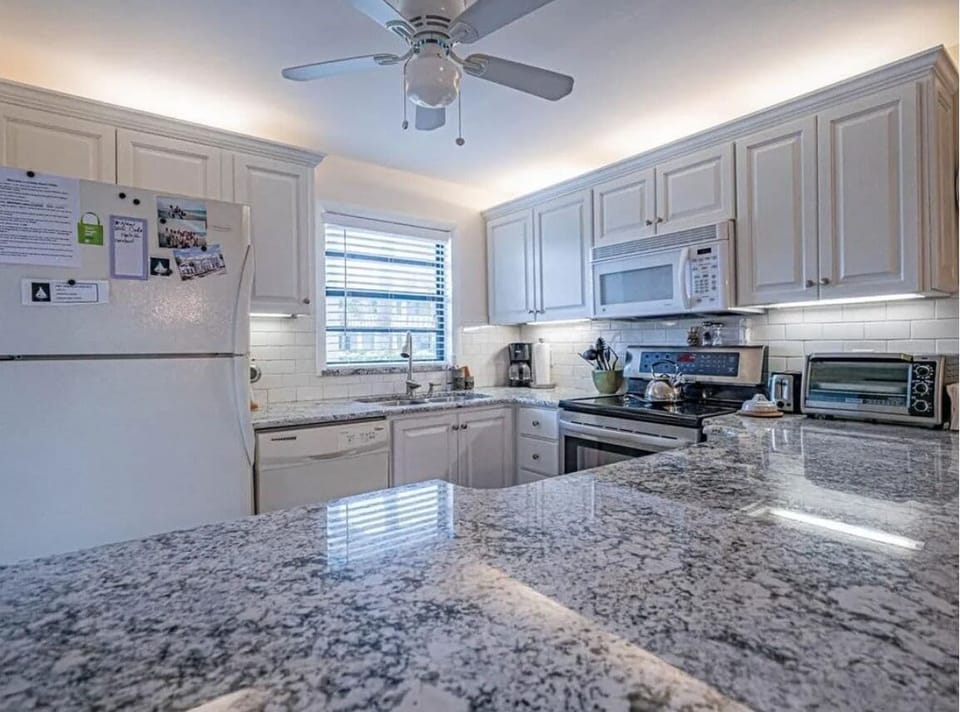 Large counter eating space.