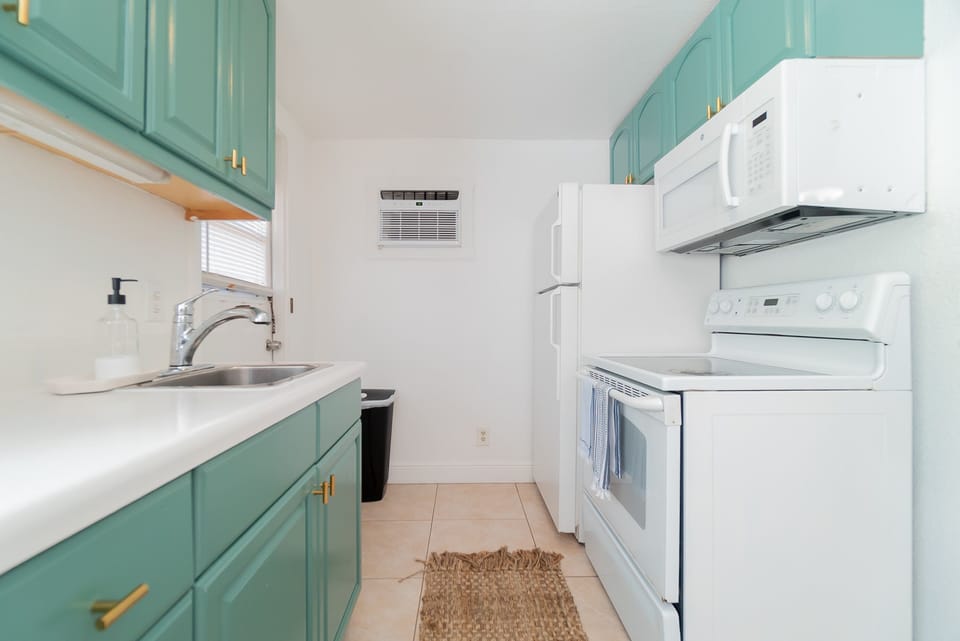 Feel right at home with our fully stocked & equipped kitchen. 