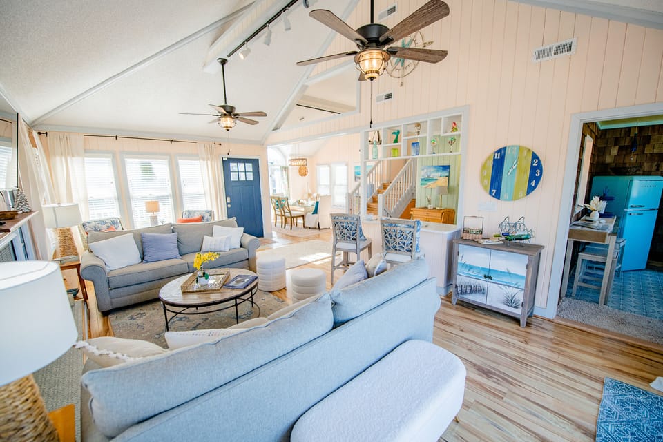 Spacious living room 
