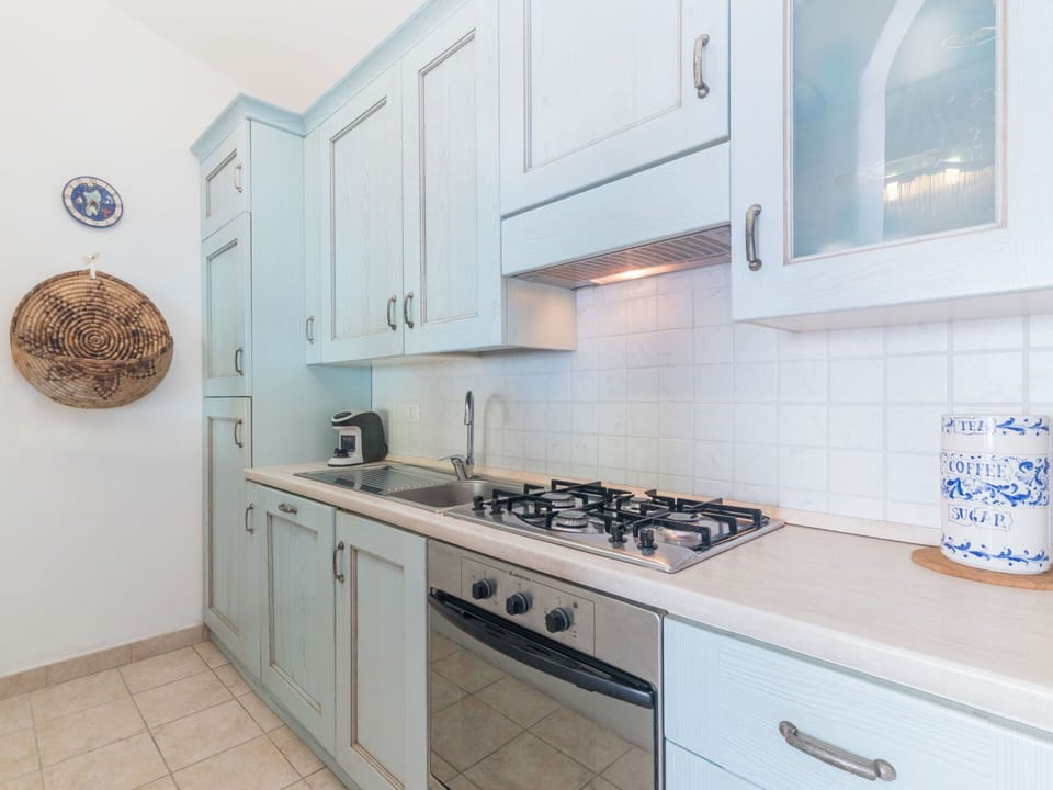 Cabinetry, Property, Countertop, Kitchen Stove, Gas Stove, Kitchen Appliance, Kitchen Sink, Cooktop, Kitchen, Stove