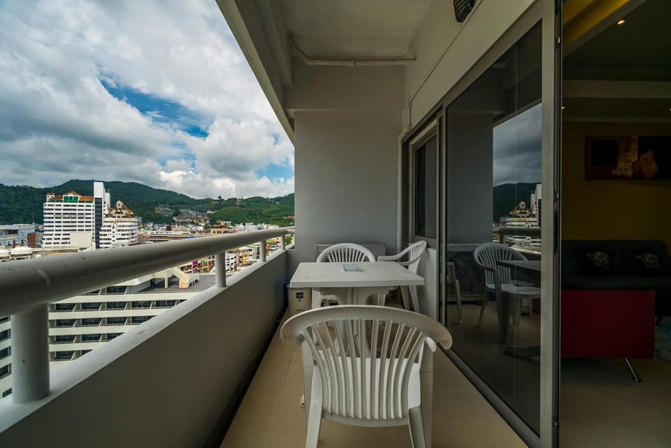 Patong Tower prime location, 150m to beach, shops (9366)