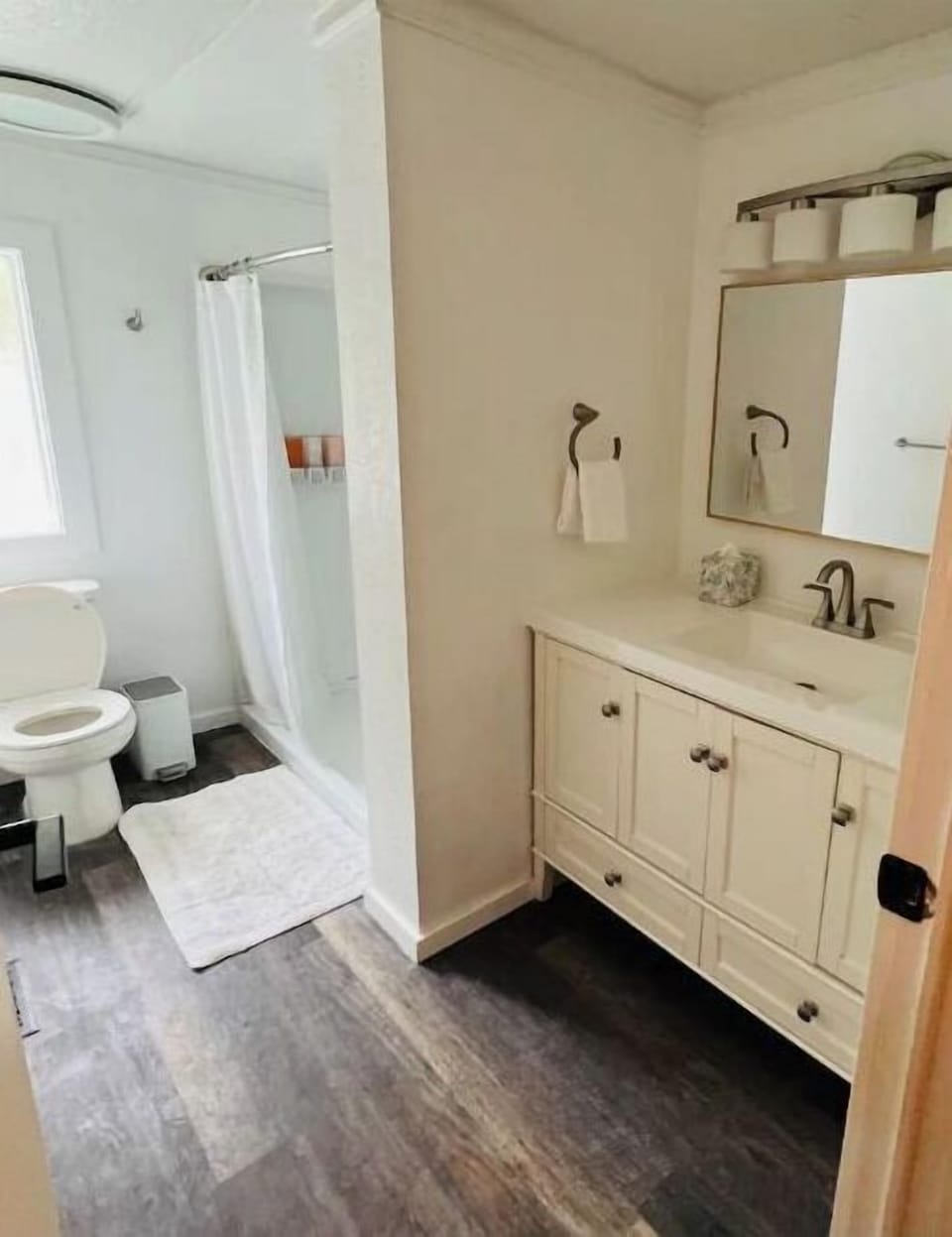 Main bathroom.