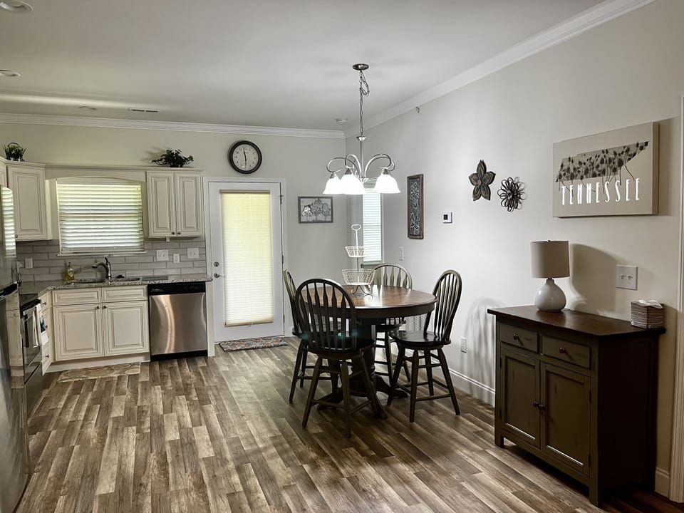 Open, clean, modern space for you and your friends/family to spend quality time!