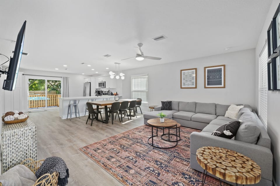 Coastal living space designed for relaxing beach stays