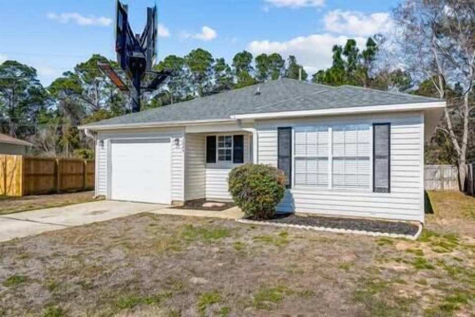 Bungalow Driveway & Garage