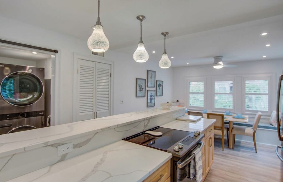 749 Spinnaker, Kitichen, 2