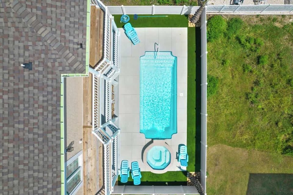 Pool & hot tub