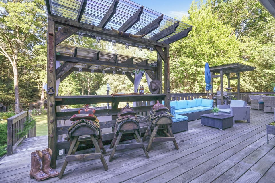 Western Outdoor Bar Detail 