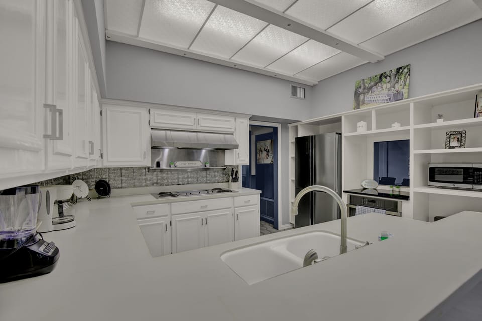 Fully Stocked kitchen