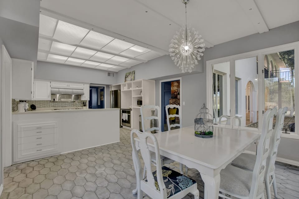 Kitchen and dinning room.
