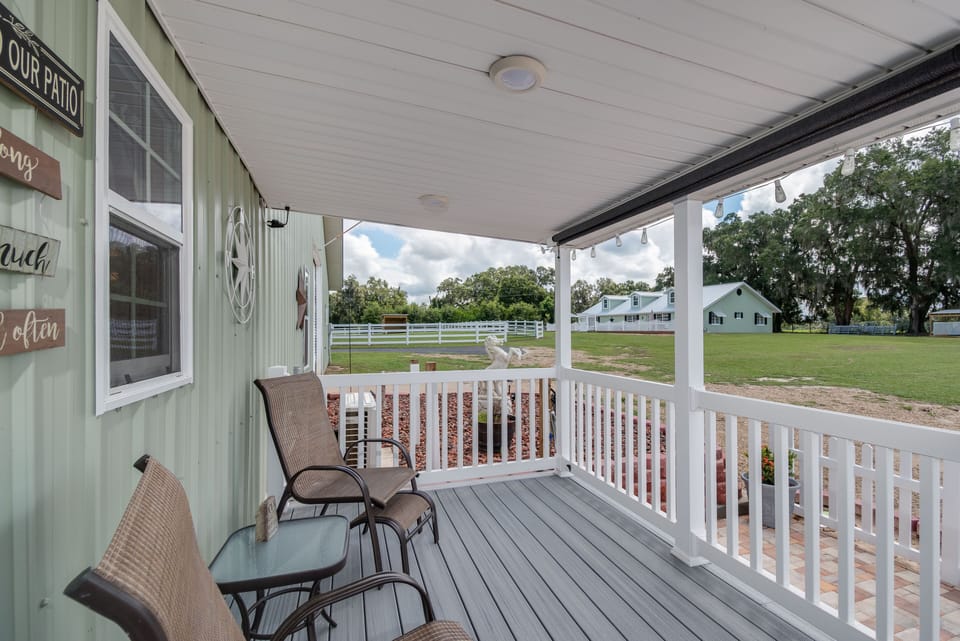 barn apartment front porch