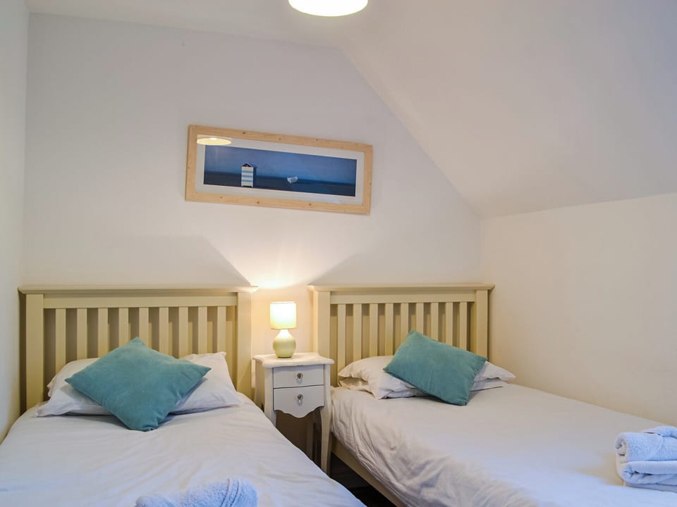 Twin bedroom | Wolf&rsquo;s Den, Filey
