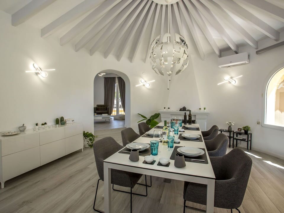 Table, Furniture, Property, Decoration, Chair, Lighting, Interior Design, Floor, Flooring, Couch