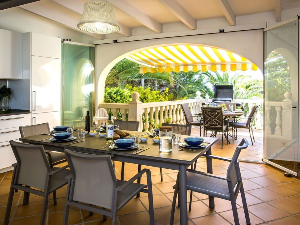 Table, Furniture, Property, Chair, Architecture, Interior Design, Shade, Floor, Plant, Wood