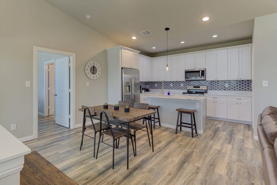Kitchen/Breakfast Area