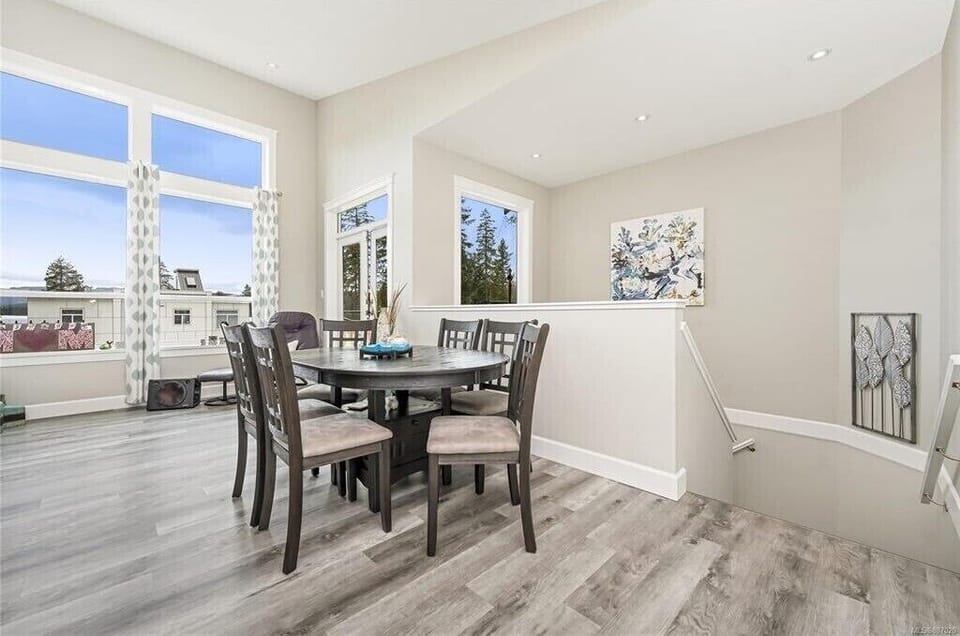 Kitchen table 
